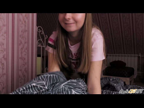 ❤️ Blondie BFF-ya xwe bi kûr dimije û di devê xwe de diqelişe ☑ Vîdyoyê porno li me ❌️