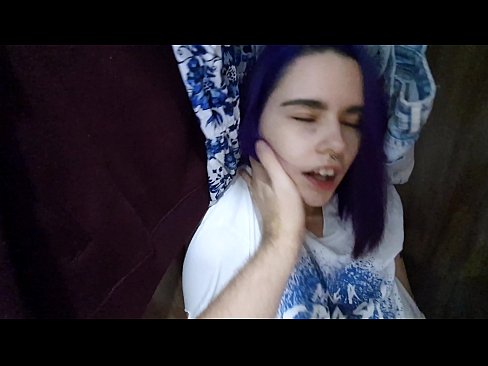 ❤️ Xwişka min di dolabê de dît û alîkariya wê kir ☑ Vîdyoyê porno li me ❌️